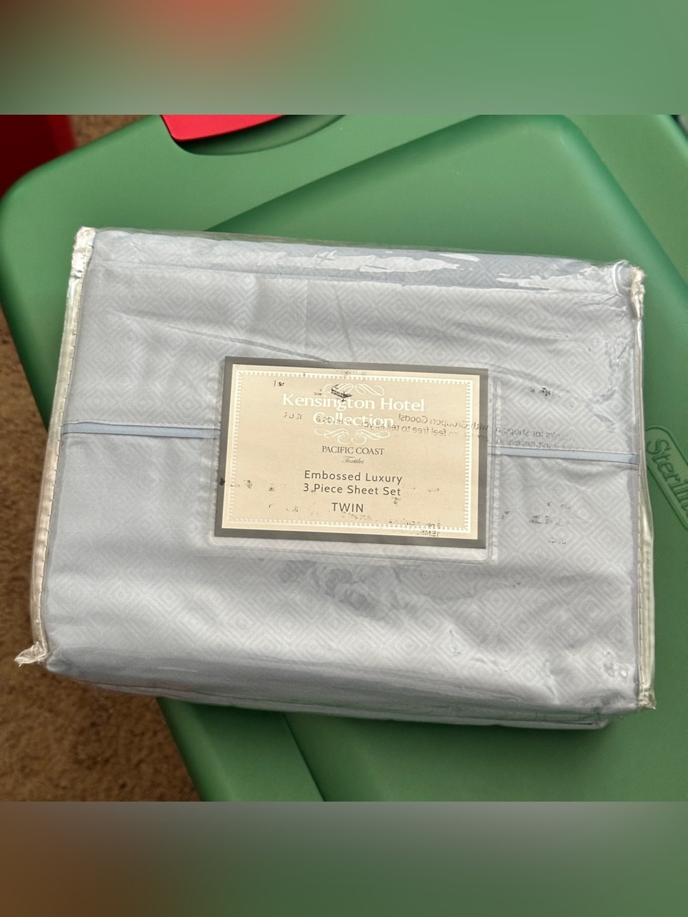 Kensington Hotel Collection Embossed Luxury 3-Piece Sheet Set Light Blue New